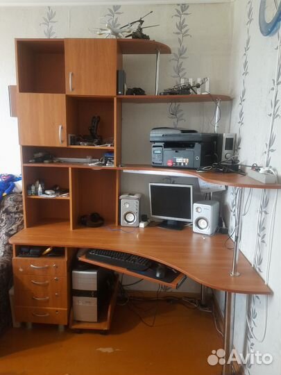 Компьютерный стол