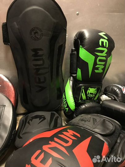 Боксерские перчатки,защита ног - брак