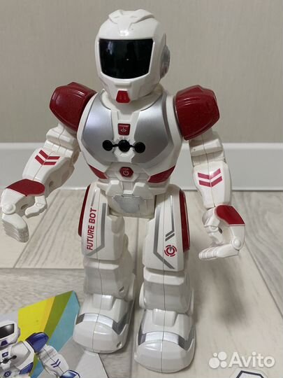Радиоуправляемый интерактивный робот