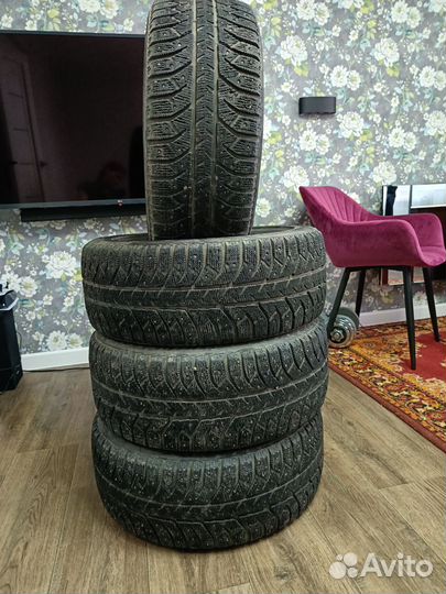 Bridgestone Ice Cruiser 7000 215/50 R17 91T