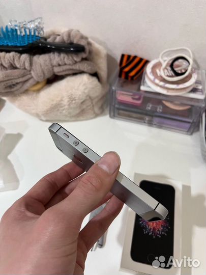 iPhone SE, 32 ГБ