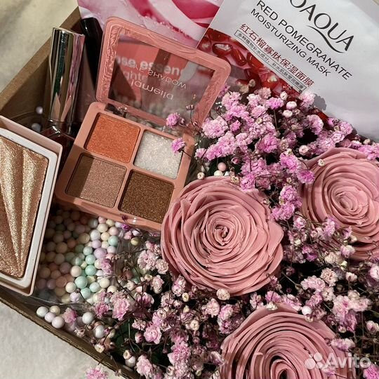 Подарок. Подарочный набор. Бьюти бокс. Цветы