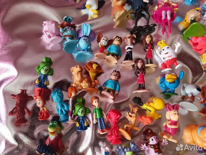 Очень много Киндер игрушек