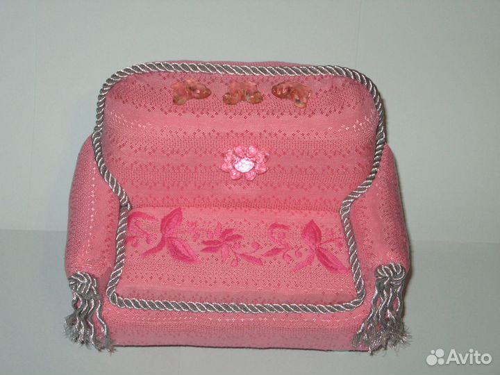 Подарок ручной работы. Игольница