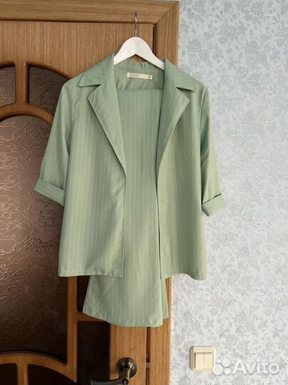 Летний брючный костюм