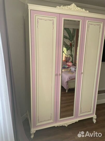 Детский шкаф для одежды и кровать