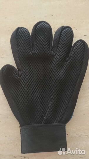 Перчатка для вычесывания шерсти