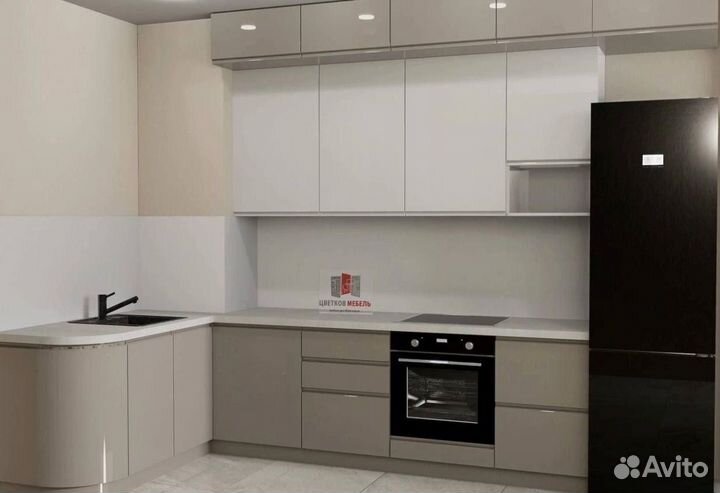 Кухня с антресолями до потолка артикул 63706