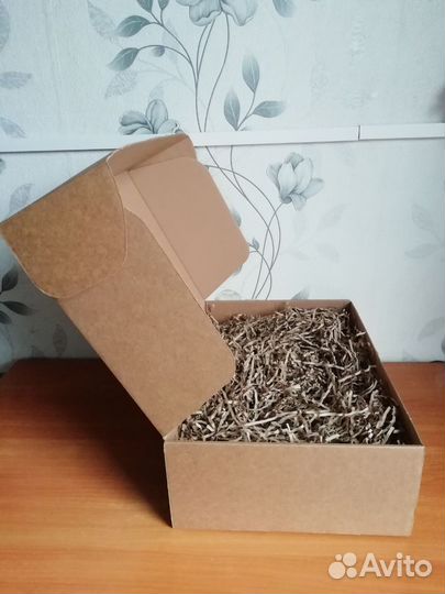 Крафт коробка с бумажным наполнителем