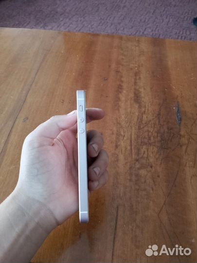 iPhone SE, 32 ГБ