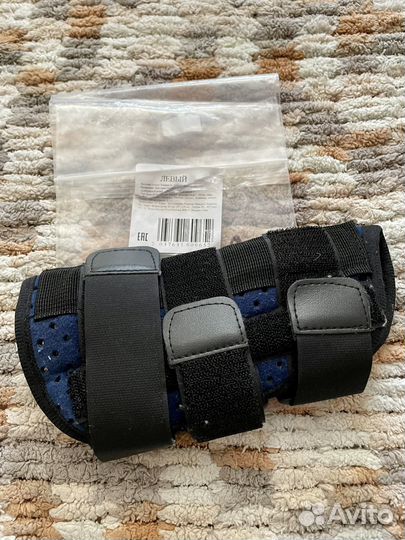 Бандаж для левого лучезапястного сустава