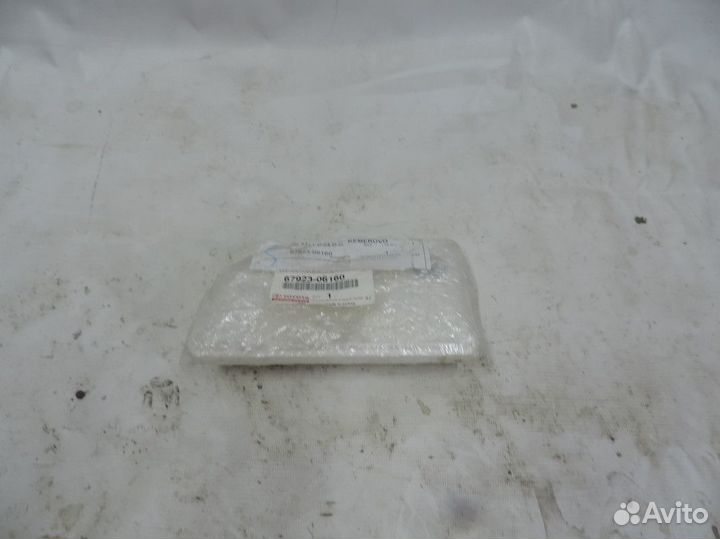 Уплотнитель двери передний правый Toyota Camry 201