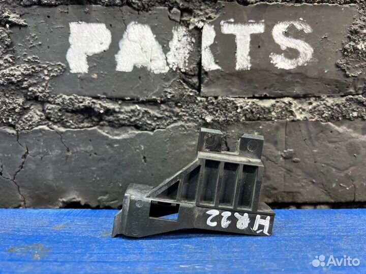 Крепление радиатора кондиционера левое Toyota Vitz