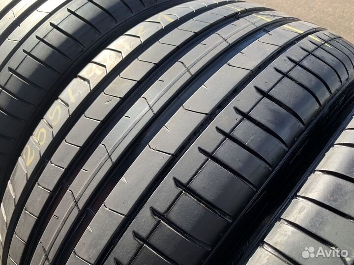 Pirelli P Zero PZ4 255/40 R21 102Y