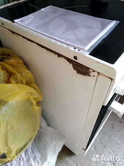 Индукционная плита Electrolux,4 конфорки