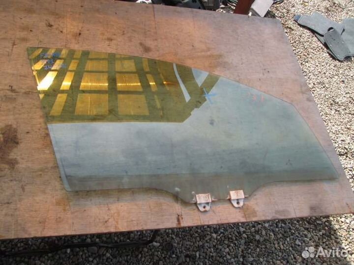 Стекло боковое переднее правое Honda Stream RN1