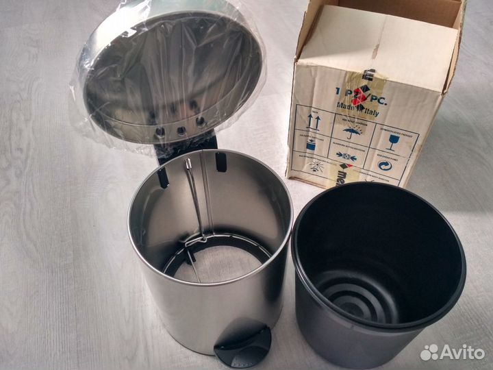 Ведро для мусора педальное