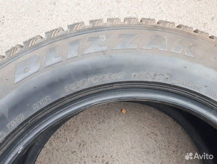 Bridgestone Blizzak Spike-01 225/65 R17 106T