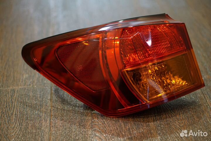 Lexus is250 фонарь задний левый