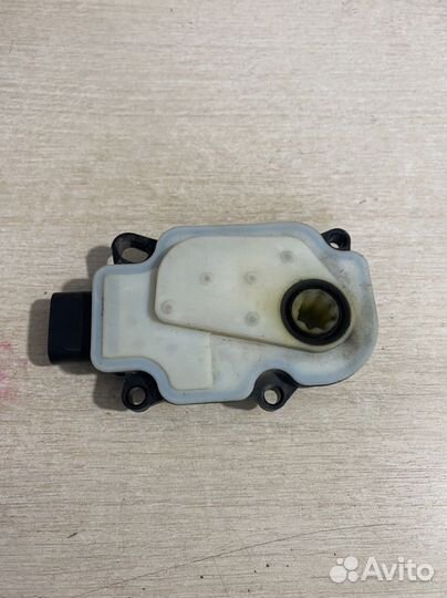 Моторчик заслонки жалюзи радиатора вольво хс90