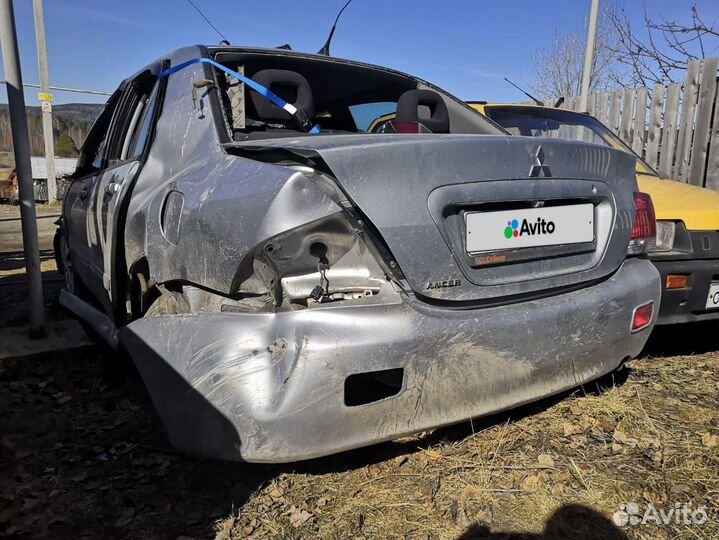 Mitsubishi Lancer 1.6 МТ, 2006, битый, 170 000 км