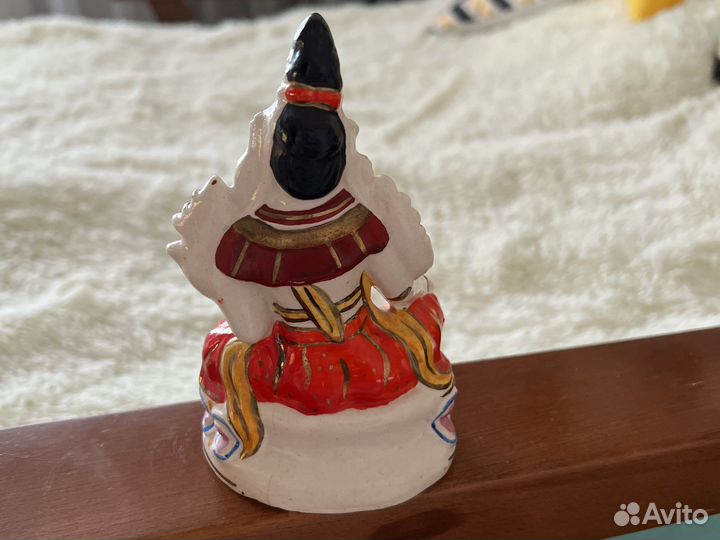 Статуэтка фарфор