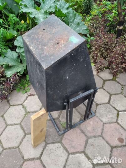 Мусорница металлическая