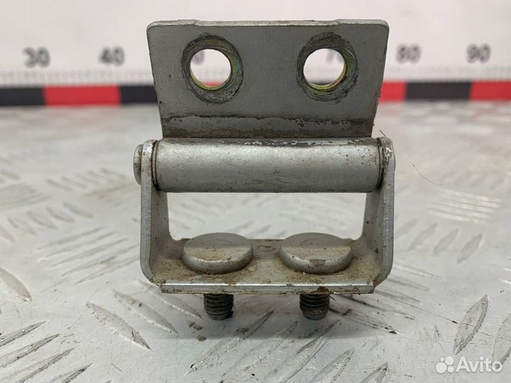 Б/У петля крышки багажника задний правый Mazda