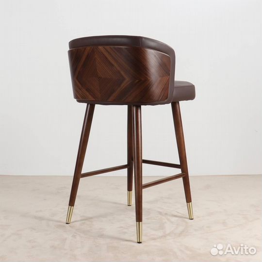 Барный стул из дерева