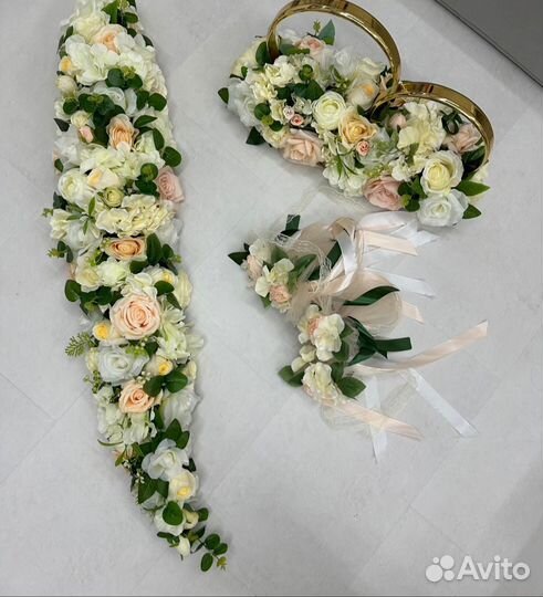 Свадебное украшение на машину, цветы на авто