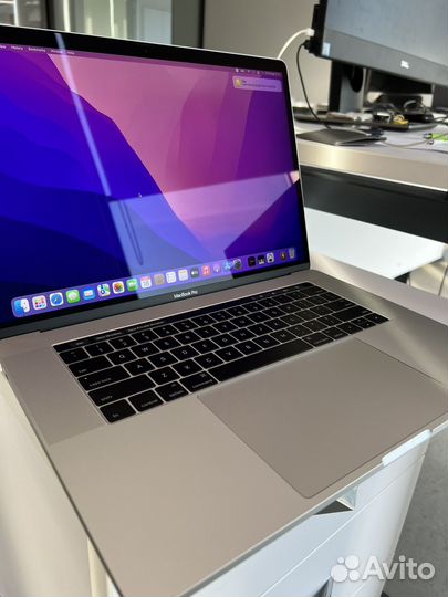 Macbook Pro 15 2016 16RAM 256SSD