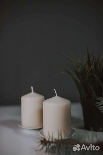 Свечи парафиновые и подсвечники
