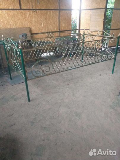 Оградки на кладбище