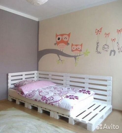 Детская кроватка в стиле паллет