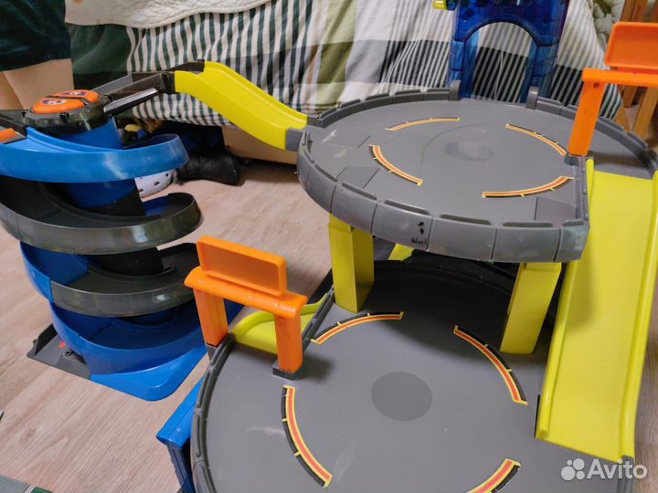 Трек,парковка,город с машинками хот вилс