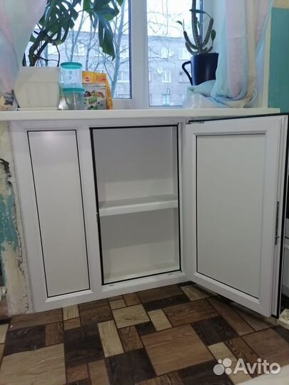 Пластиковый холодильник под окно (поворотный)