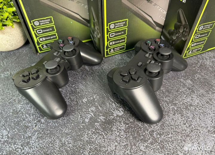 Игровая приставка Game stick 64Gb / Новая