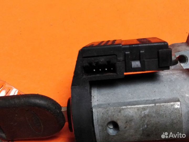 Замок зажигания Ford Escape 2005