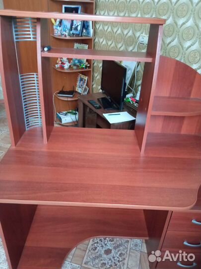 Компьютерный стол