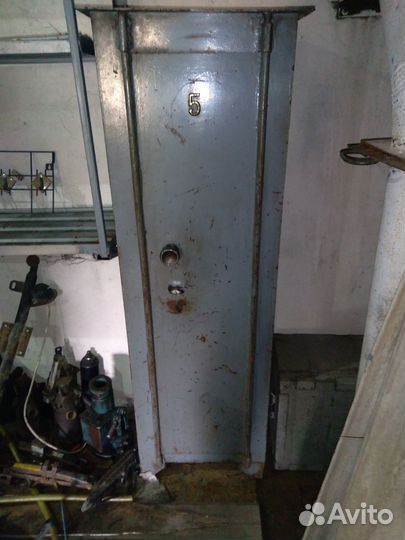 Сейф металлический