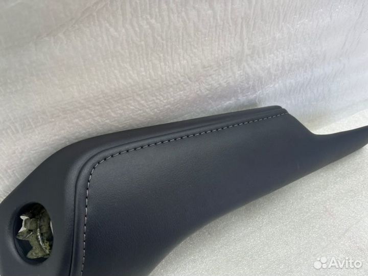 Накладка торпедо левая Toyota Land Cruiser 200