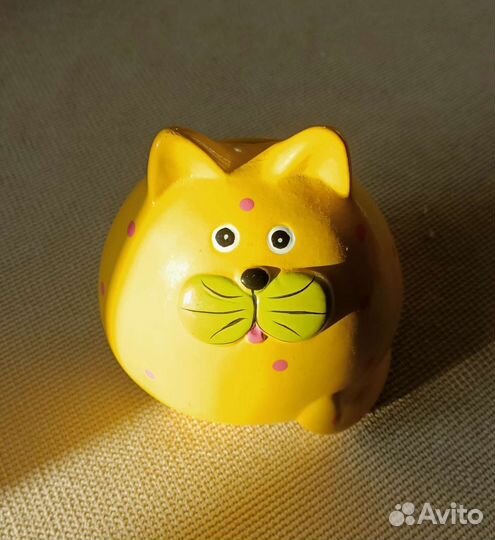 Фигурка котиков (копилка)
