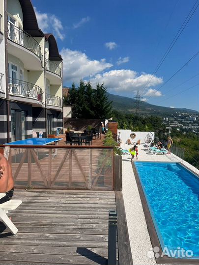 Отдых возле бассейна