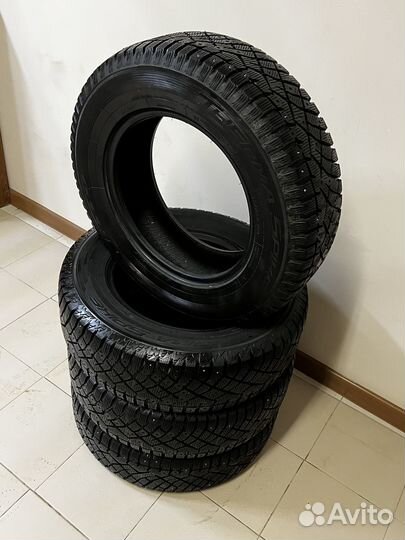 Nitto Therma Spike 215/70 R16