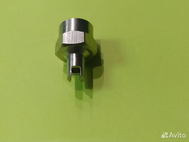 Колпачок для ниппеля металл со съемником золотника