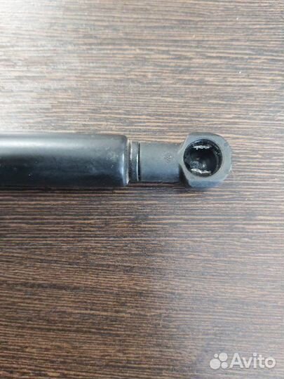 Амортизатор крышки багажника Mercedes S 500 4Matic