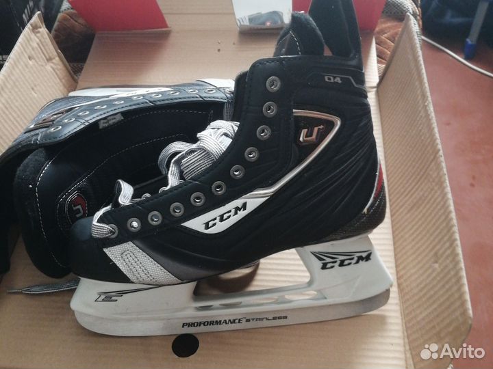 Коньки хоккейные