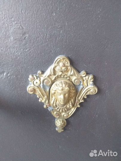 Сейф старинный