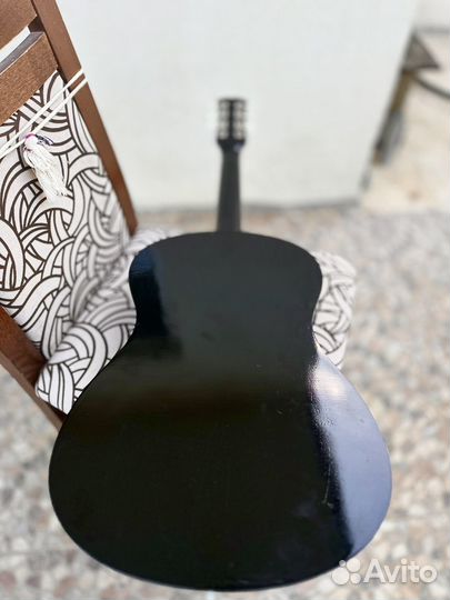 Акустическая гитара