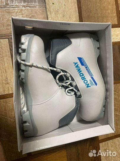 Лыжные ботинки